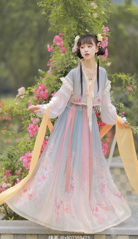 Traditional Chinese Elegance:The Rise of Tang-Style Womens Fashion for Sweet and Chic Teen Girls Traditional Chinese Elegance:The Rise of Tang-Style Womens Fashion for Sweet and Chic Teen Girls