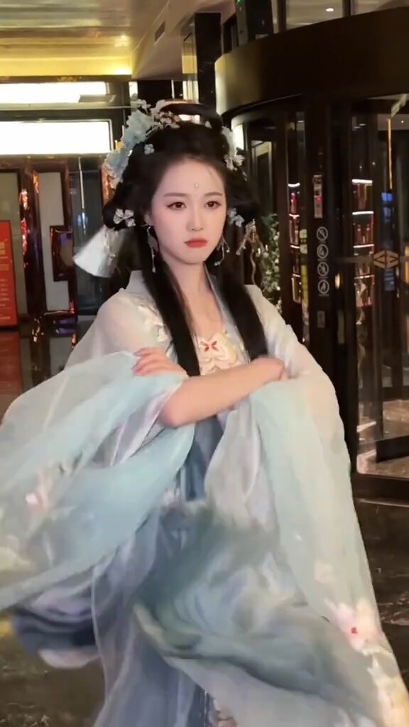 Little Girls in Traditional Charm:The Revival of Cotton and Hemp Hanfu Fashion Little Girls in Traditional Charm:The Revival of Cotton and Hemp Hanfu Fashion