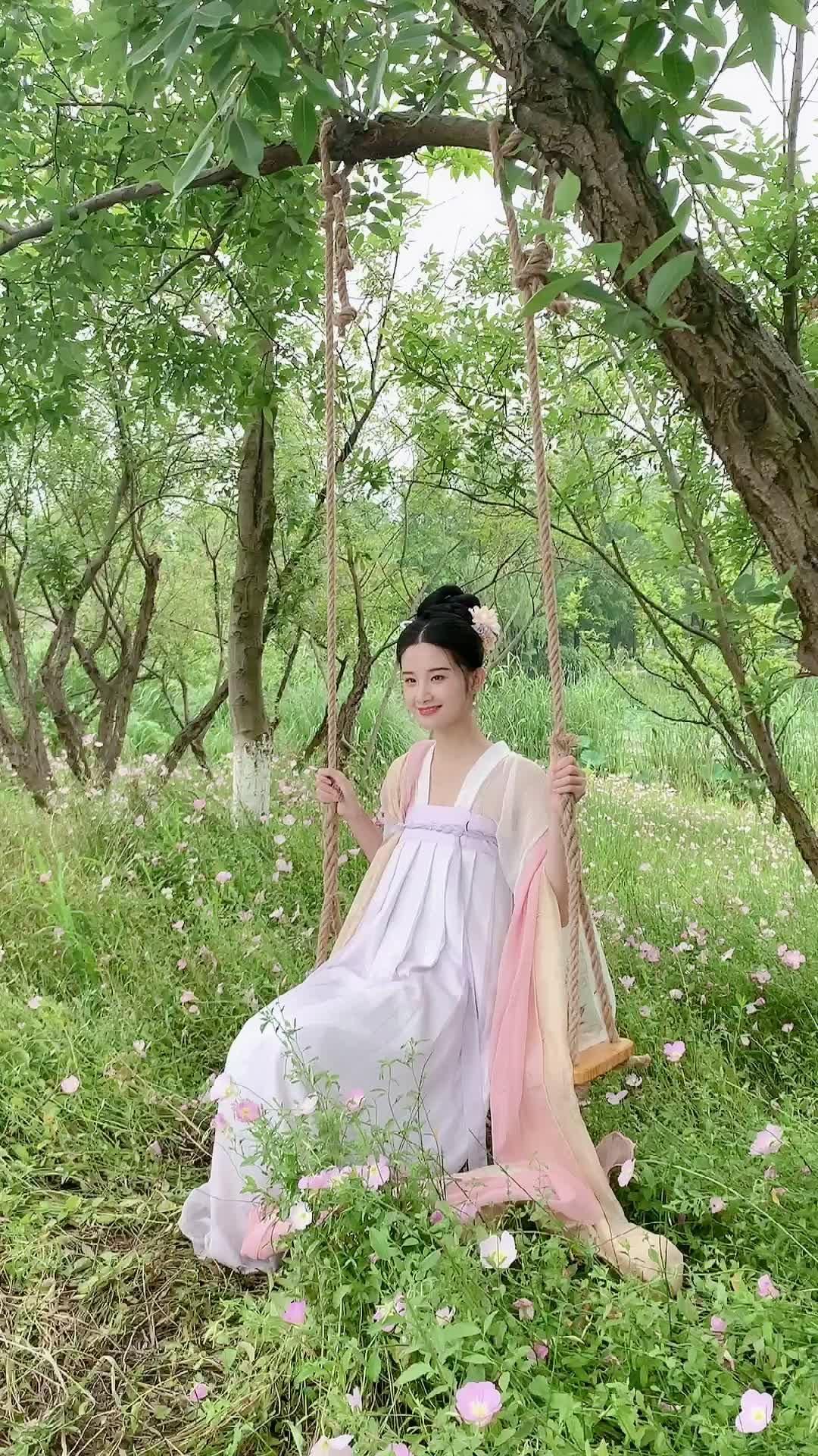 The Enigma of Hanfu Half-Face Masks:A Journey into Traditional Chinese Beauty and Rituals The Enigma of Hanfu Half-Face Masks:A Journey into Traditional Chinese Beauty and Rituals