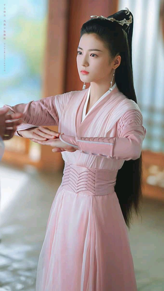Childrens Hanfu Skirts:The Charm of Traditional Elegance with a Sweeping Drag Childrens Hanfu Skirts:The Charm of Traditional Elegance with a Sweeping Drag