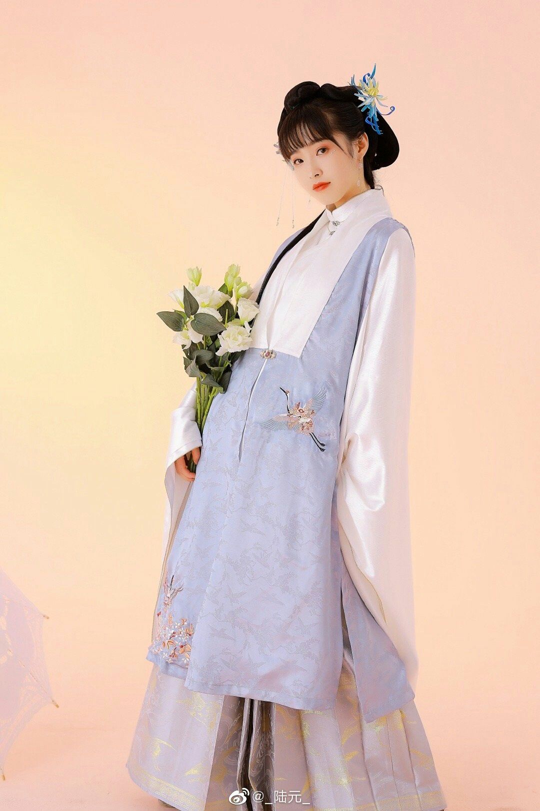 Reimagining the Cheongsam with Modern Innovations in Cloud Silk and Fragrance Cloud Yarn Reimagining the Cheongsam with Modern Innovations in Cloud Silk and Fragrance Cloud Yarn