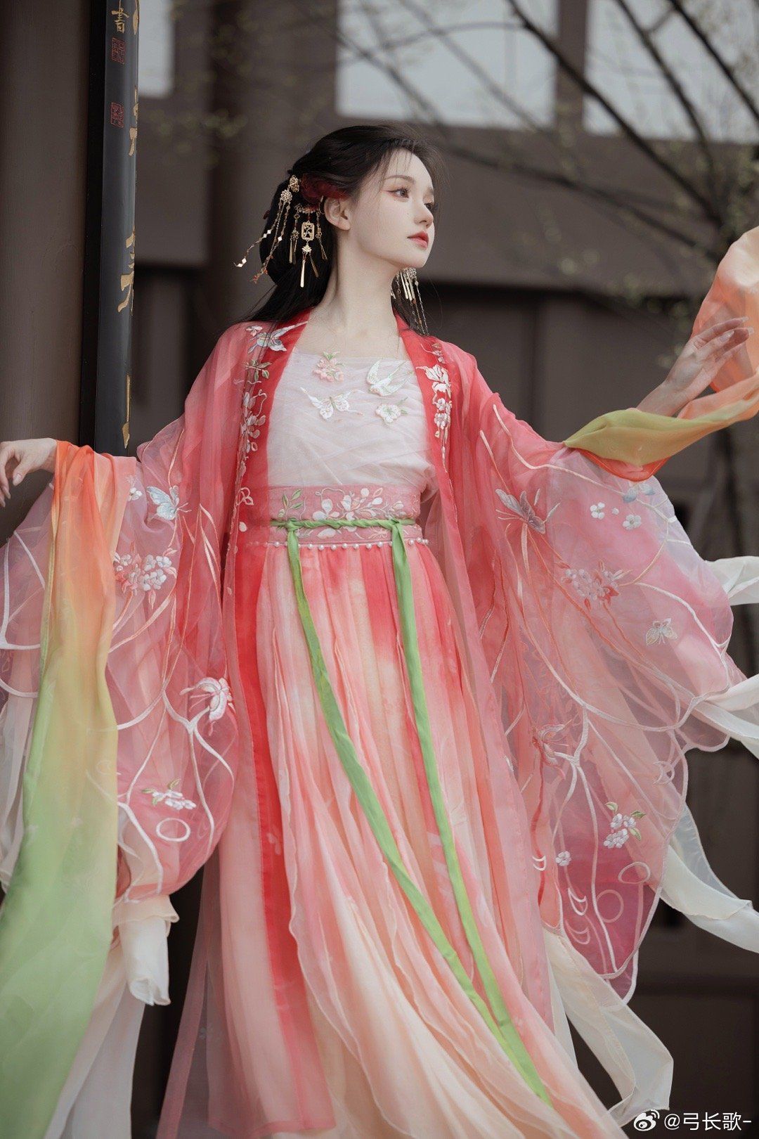 Elegant敬酒服 for the Petite Bride:The Charm of Miniature Ma-Faced Skirts Elegant敬酒服 for the Petite Bride:The Charm of Miniature Ma-Faced Skirts