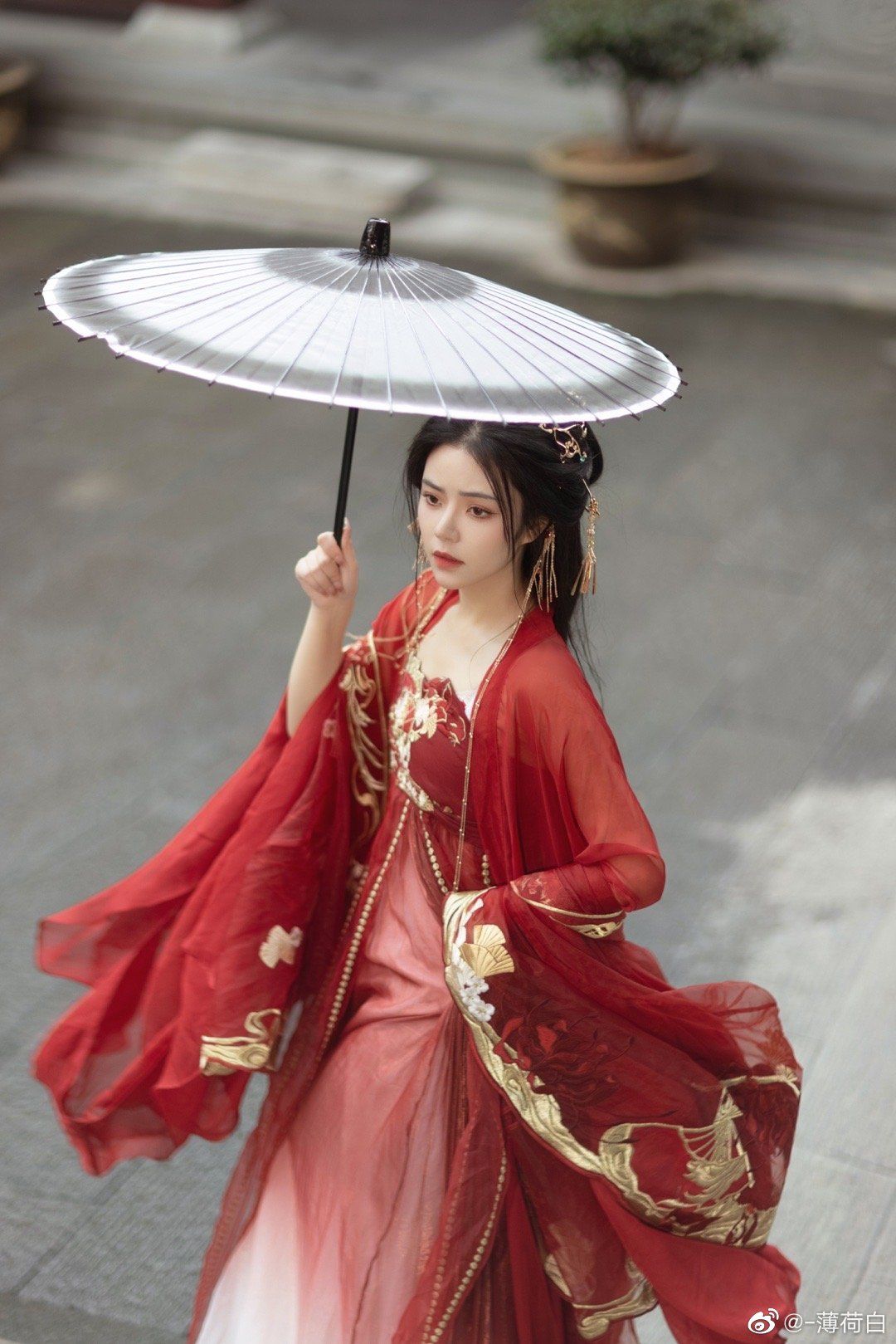 The Cheongsam,Cape,and Shawl:A Spring-Autumn Fashion Statement The Cheongsam,Cape,and Shawl:A Spring-Autumn Fashion Statement