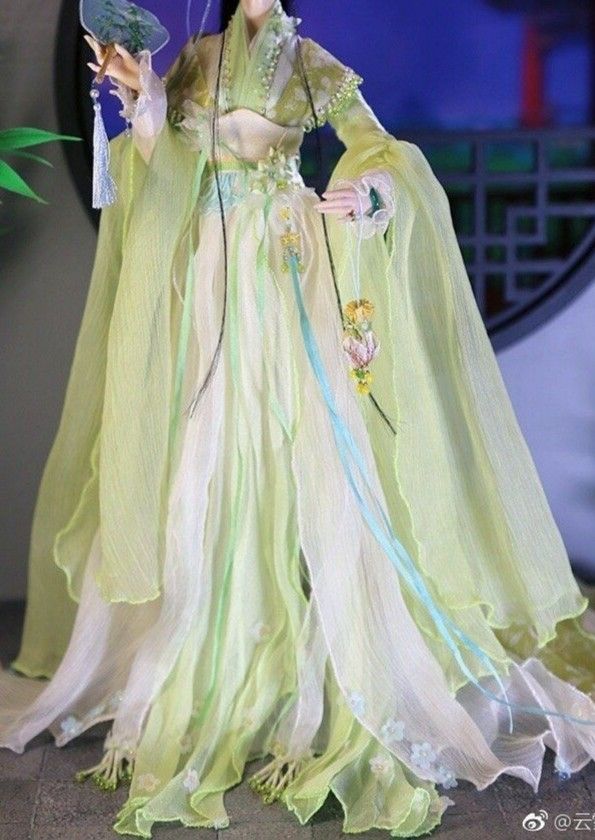 Lace Hanfu Costume Set:A Blend of Traditional Elegance and Modern Charm Lace Hanfu Costume Set:A Blend of Traditional Elegance and Modern Charm