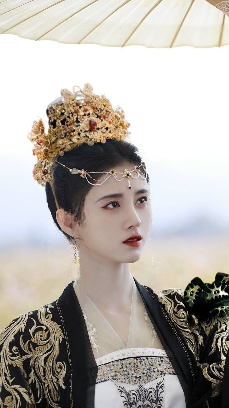 The Ethereal Beauty of the Yellow Hanfu Woman The Ethereal Beauty of the Yellow Hanfu Woman