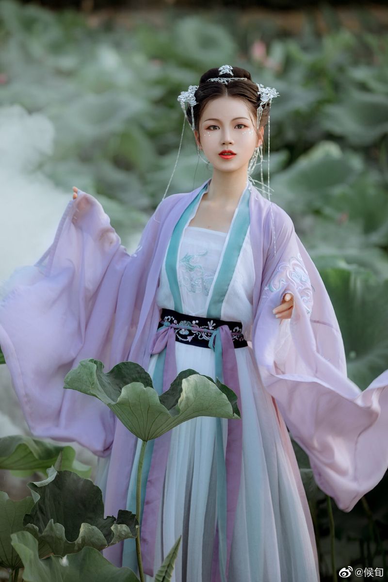The Cheongsam as a Fashionable Topwear:A Closer Look at Its Evolution and Cultural Significance The Cheongsam as a Fashionable Topwear:A Closer Look at Its Evolution and Cultural Significance