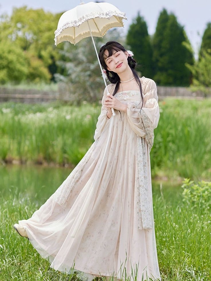 The Splendor of Red and Green Hanfu:A Journey Through Traditional Chinese Fashion The Splendor of Red and Green Hanfu:A Journey Through Traditional Chinese Fashion