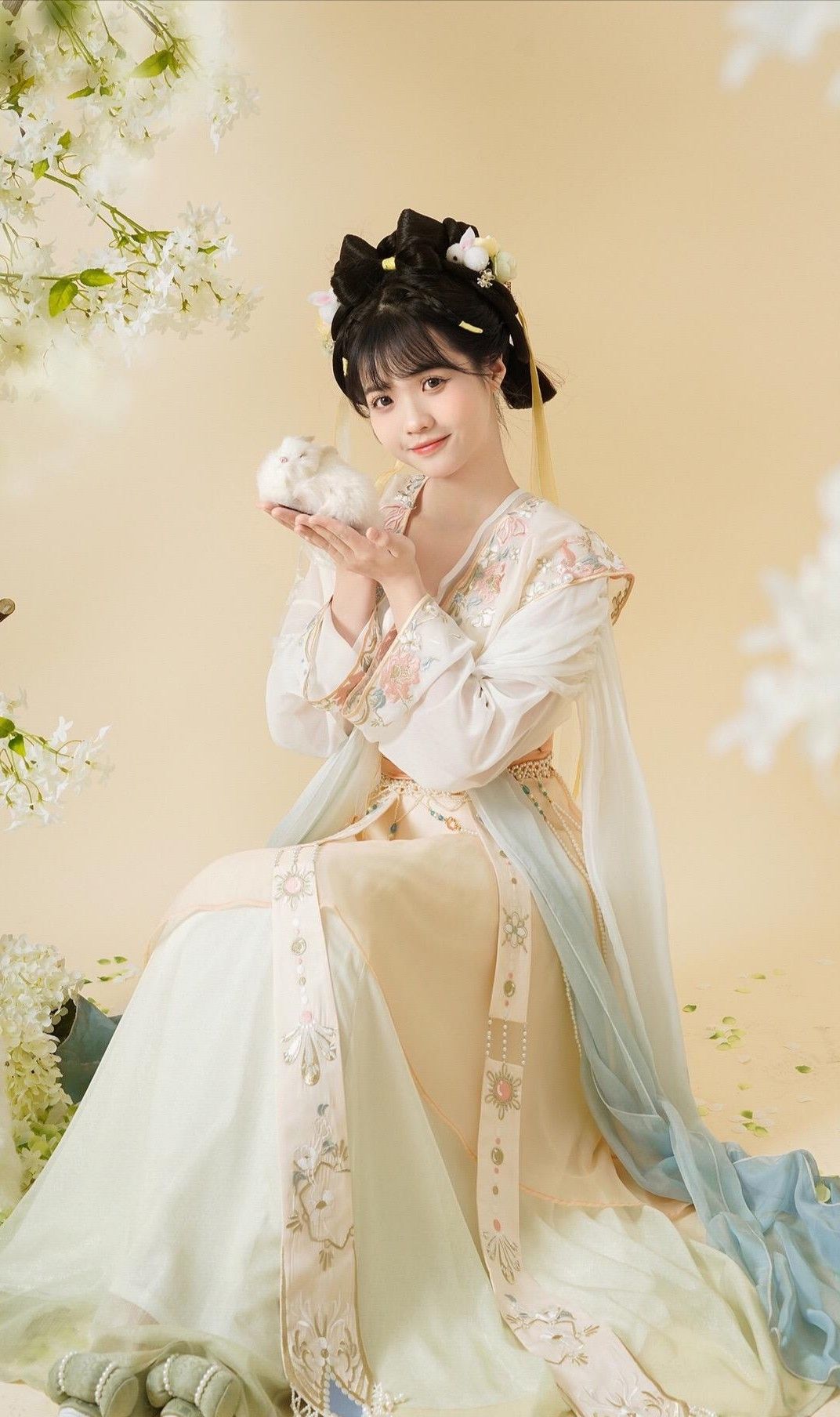 The Splendid Dragon-Patterned Tang Suit:Embodying Traditional Chinese Culture and Craftsmanship The Splendid Dragon-Patterned Tang Suit:Embodying Traditional Chinese Culture and Craftsmanship