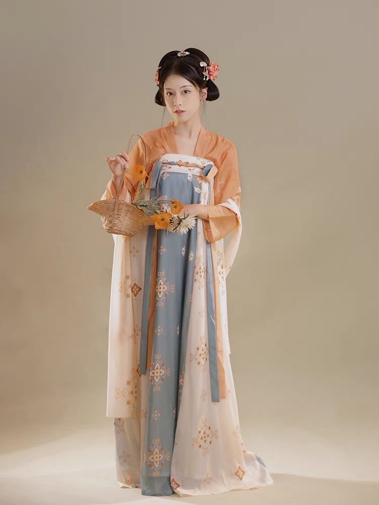 The Splendor of Hanfu Hair Accessories:The Crown of Hair Ornamentation The Splendor of Hanfu Hair Accessories:The Crown of Hair Ornamentation