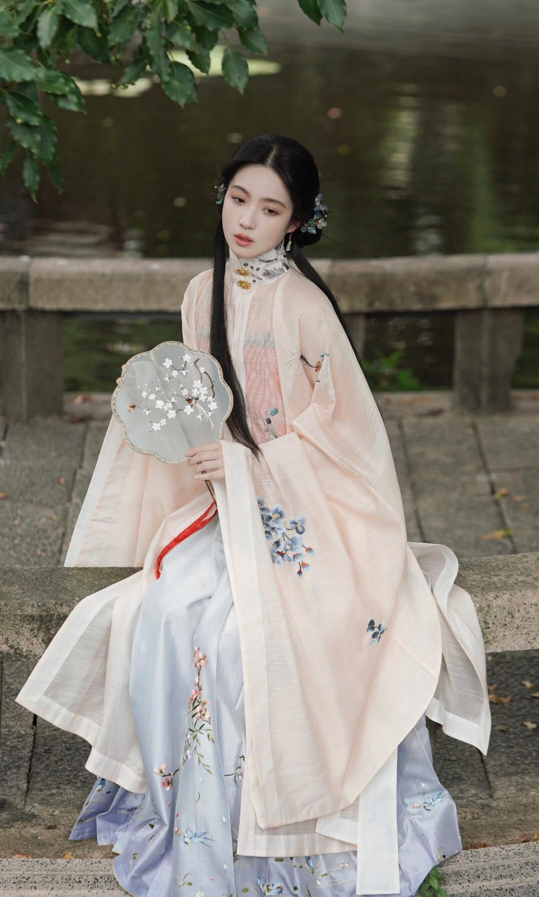 The 12-Year-Old Ming Dynasty Hanfu Girl:A Glimpse into Traditional Beauty and Cultural Splendor The 12-Year-Old Ming Dynasty Hanfu Girl:A Glimpse into Traditional Beauty and Cultural Splendor