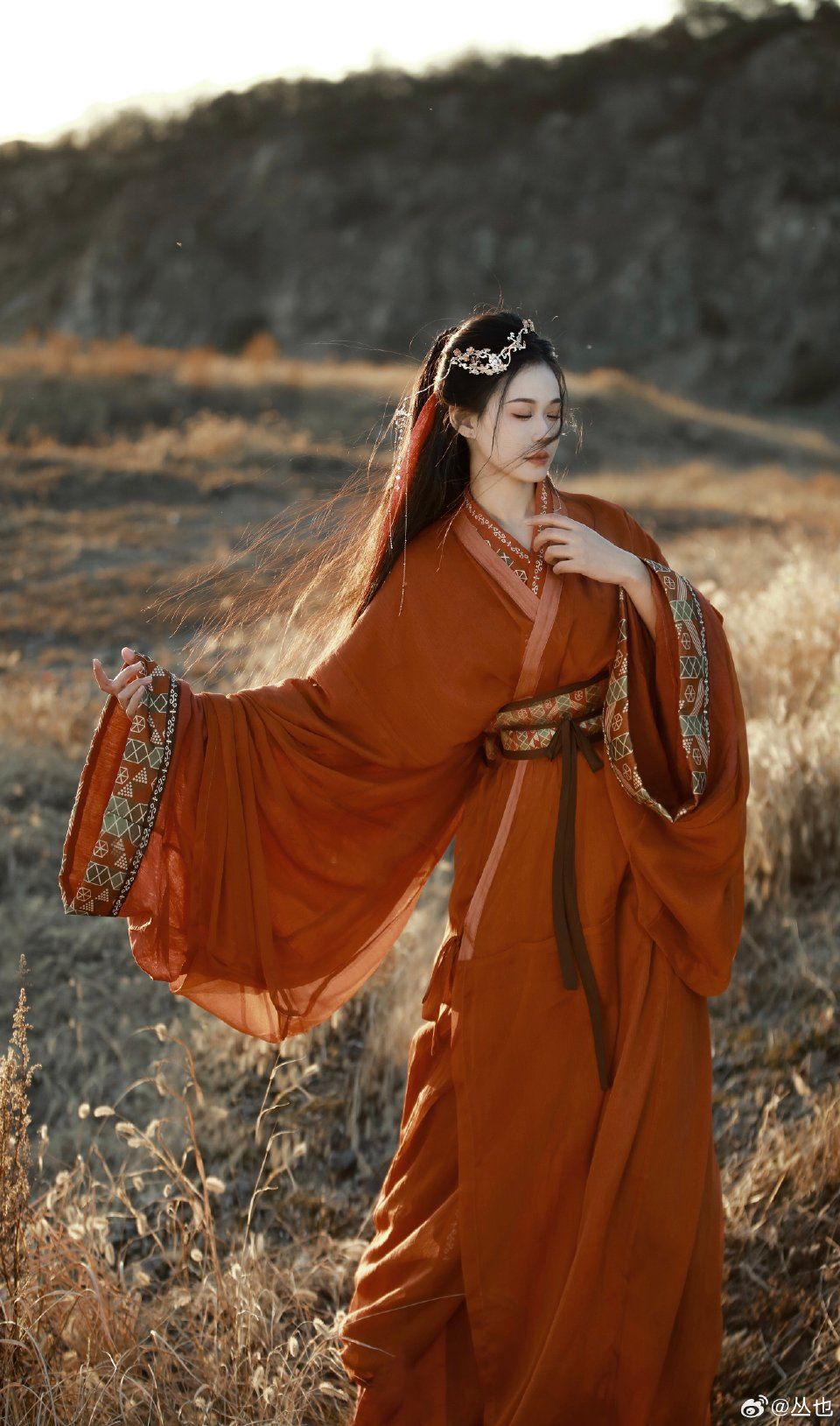 Petite Autumn Winter Qipao Half-Skirt Fashion:Embracing the Charm of Traditional Elegance Petite Autumn Winter Qipao Half-Skirt Fashion:Embracing the Charm of Traditional Elegance