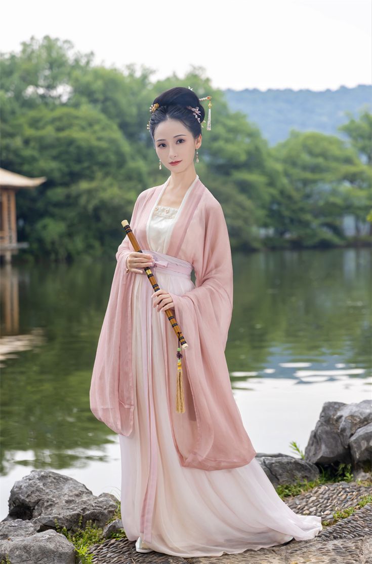 Elegance in Summer:The Beauty of Song Dynasty Hanfu for Women Elegance in Summer:The Beauty of Song Dynasty Hanfu for Women