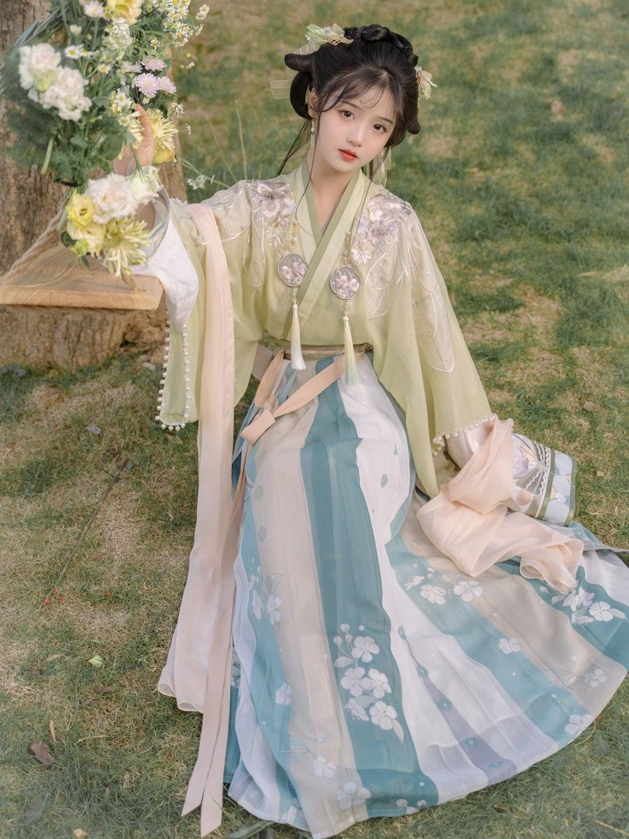 Elevating Traditional Elegance:The Role of Hanfu Height-Increasing Shoes in Modern Fashion Elevating Traditional Elegance:The Role of Hanfu Height-Increasing Shoes in Modern Fashion