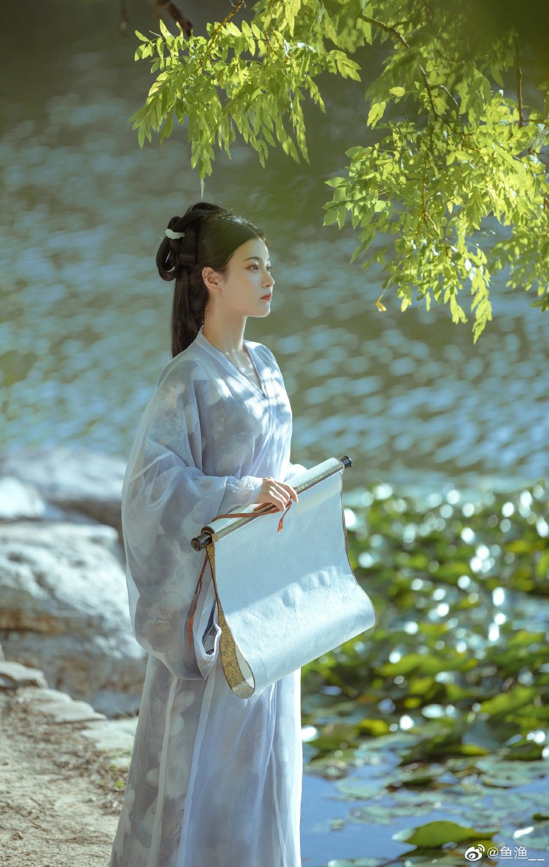 Embroidery-Adorned Cheongsam Fabric:A Closer Look at its Beauty and Craftsmanship Embroidery-Adorned Cheongsam Fabric:A Closer Look at its Beauty and Craftsmanship