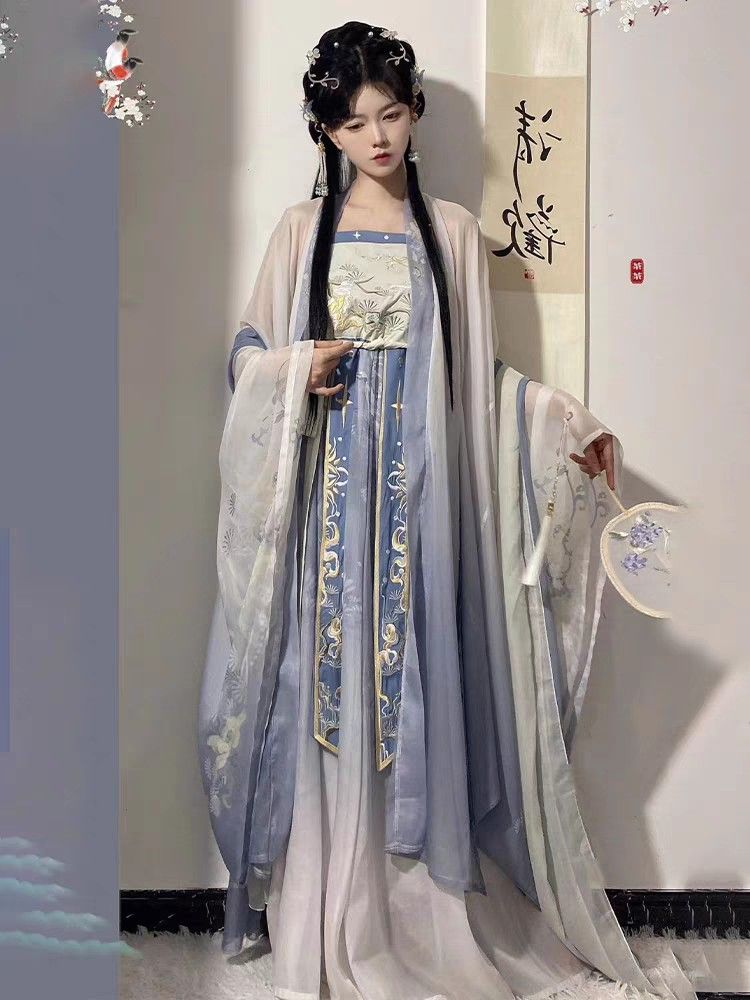 Headdress and Hanfu Fashion:The Story of a Woman in Traditional Chinese Headwear Headdress and Hanfu Fashion:The Story of a Woman in Traditional Chinese Headwear