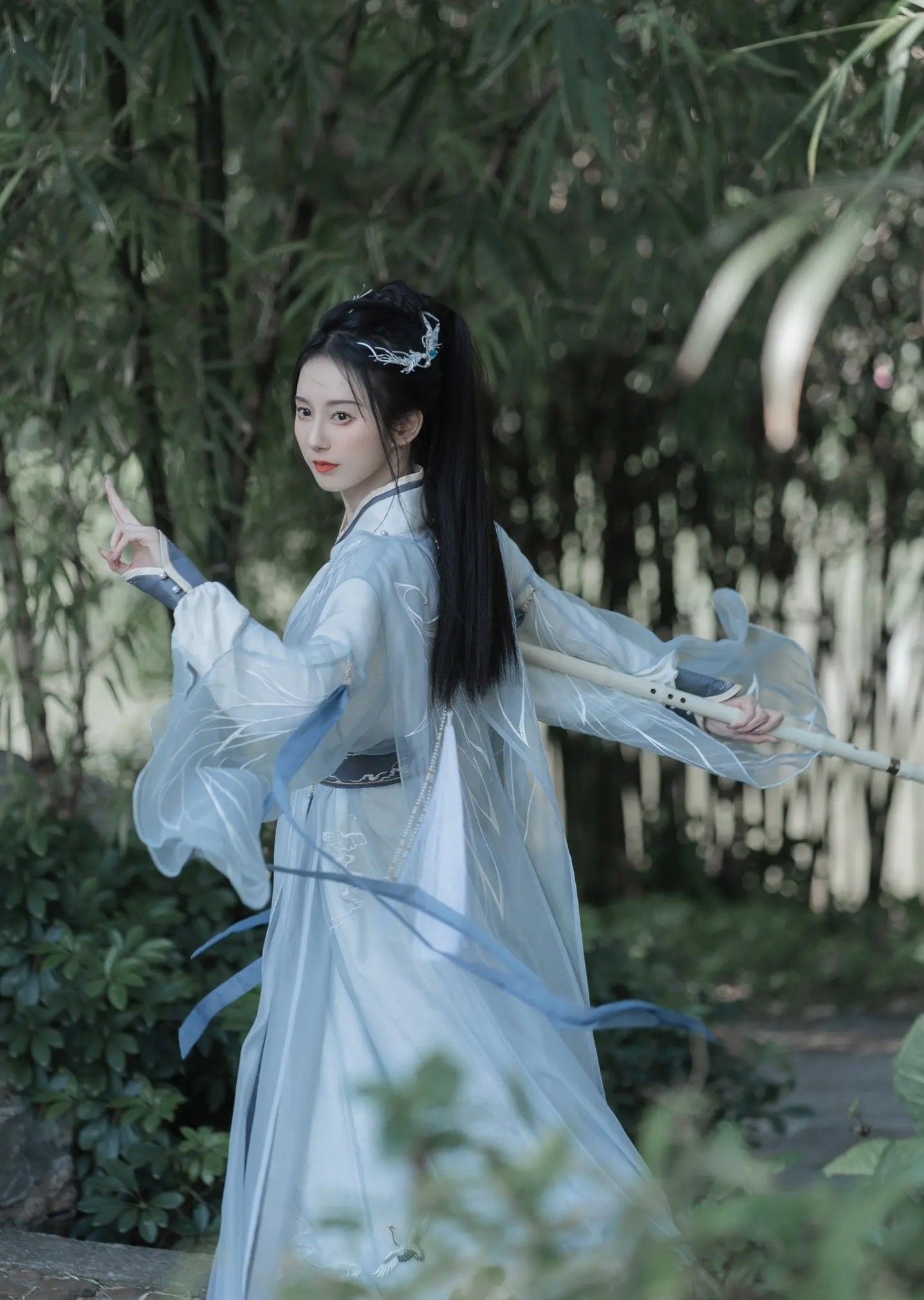 The Splendor of Hanfu:Crown-like Headwear as a Symbol of Traditional Chinese Elegance The Splendor of Hanfu:Crown-like Headwear as a Symbol of Traditional Chinese Elegance