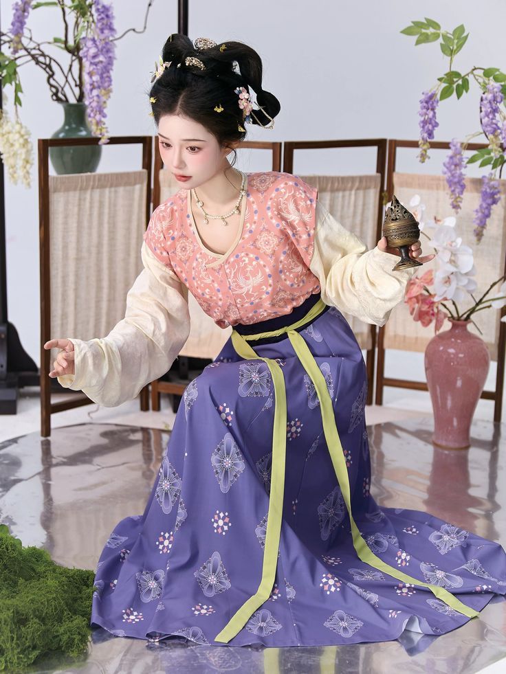 Short-Style Hanfu for Short Individuals:A Guide to Styling and Fitting Short-Style Hanfu for Short Individuals:A Guide to Styling and Fitting