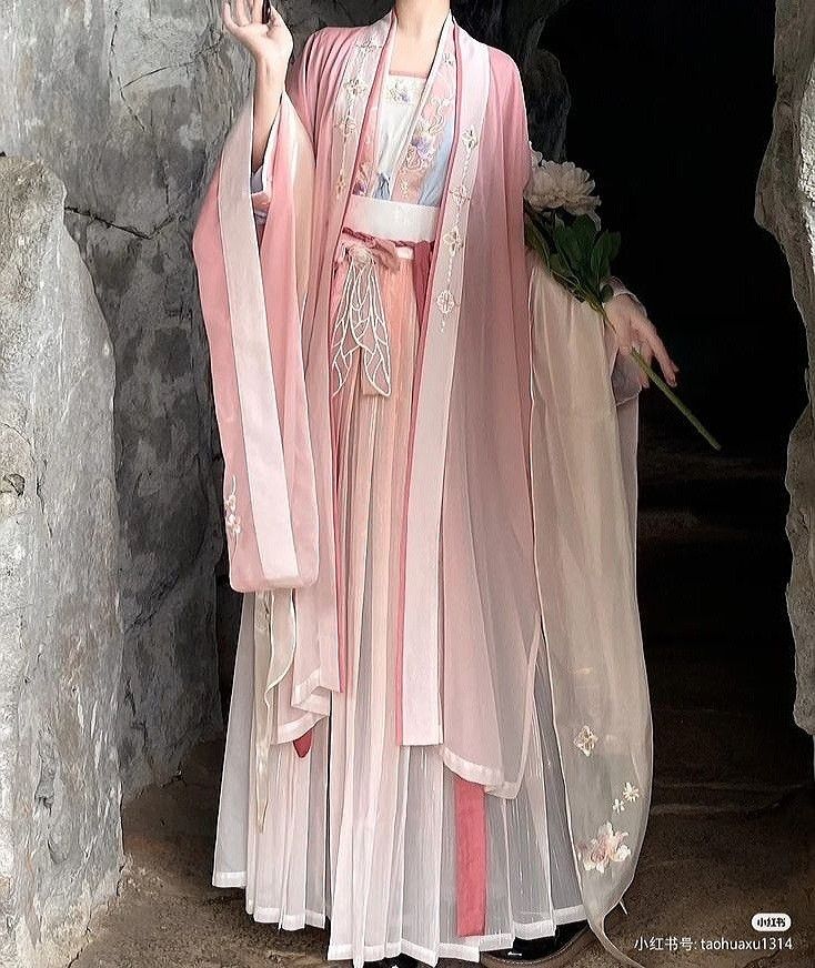 Cheongsam Dress:Mid-Length Chiffon Style with a Snowy Charm Cheongsam Dress:Mid-Length Chiffon Style with a Snowy Charm
