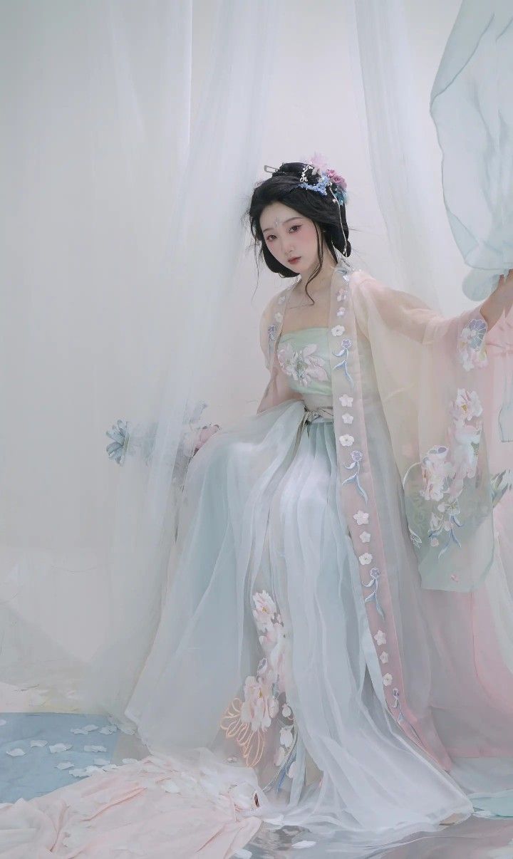 Embracing Elegance:The New Age of Qipao Earrings and Their Noble Pairing Embracing Elegance:The New Age of Qipao Earrings and Their Noble Pairing