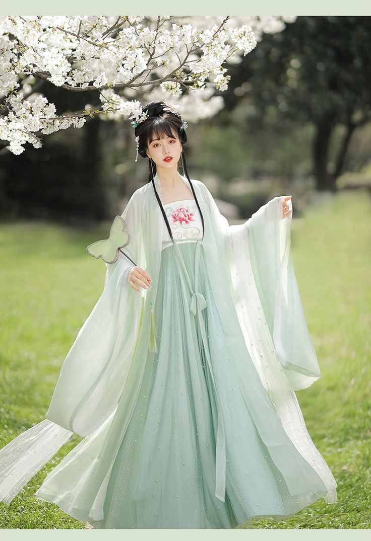 The Enigma of a Chic Female Xiaknight in Hanfu Fashion:A Mystic Journey The Enigma of a Chic Female Xiaknight in Hanfu Fashion:A Mystic Journey