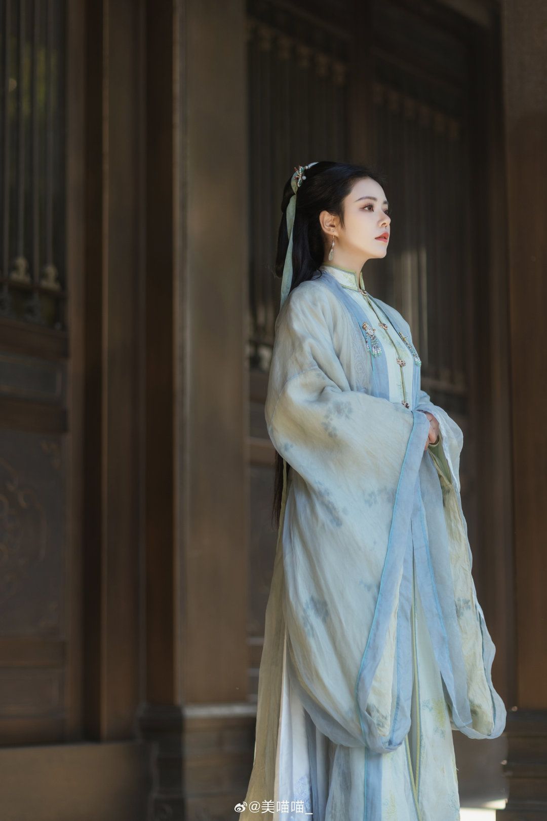 Hanfu Fashion:The Perfect Pairing of Bags and Traditional Chinese Attire Hanfu Fashion:The Perfect Pairing of Bags and Traditional Chinese Attire