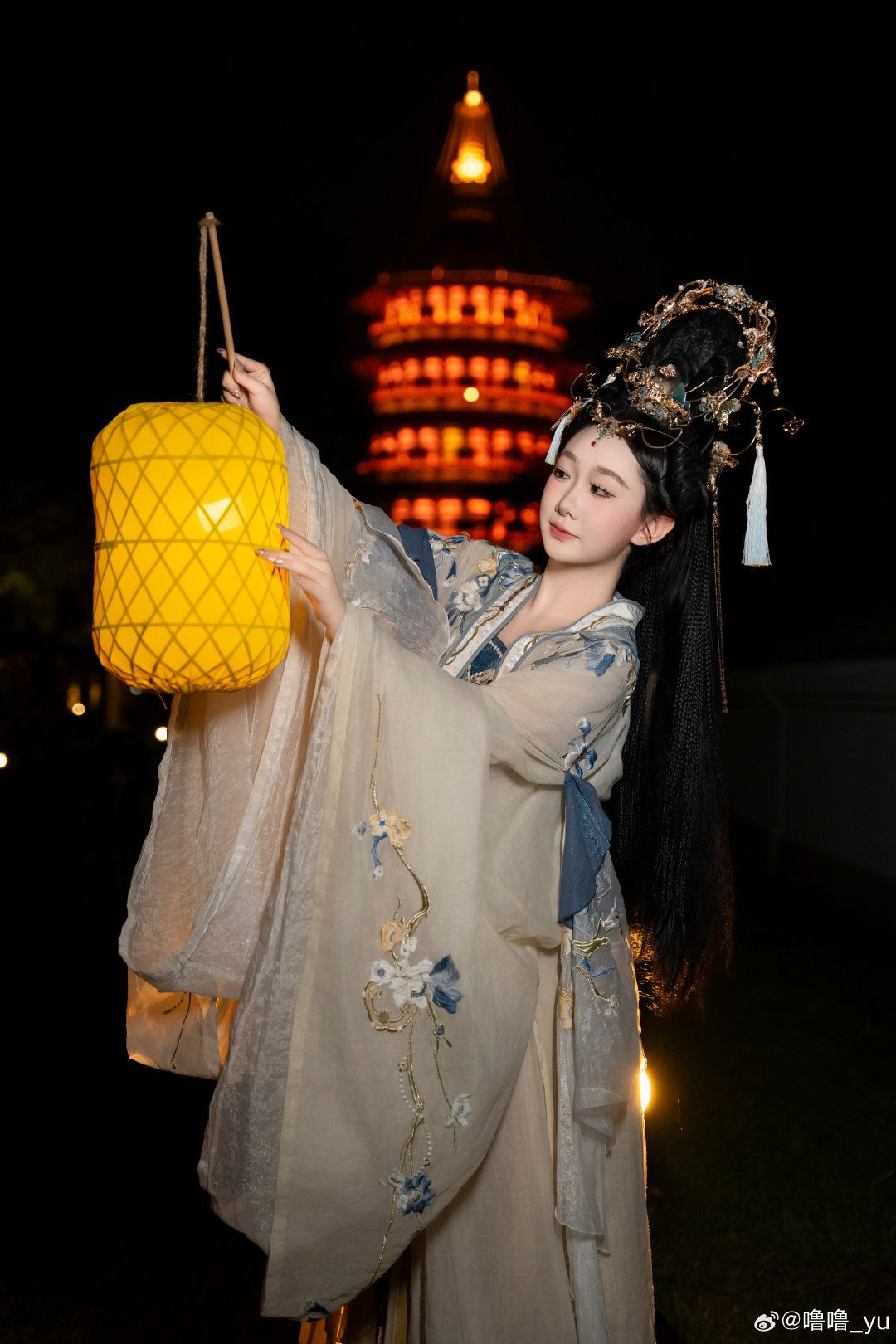 The Splendor of Hanfu Fashion in a Seven-Year-Olds Life The Splendor of Hanfu Fashion in a Seven-Year-Olds Life