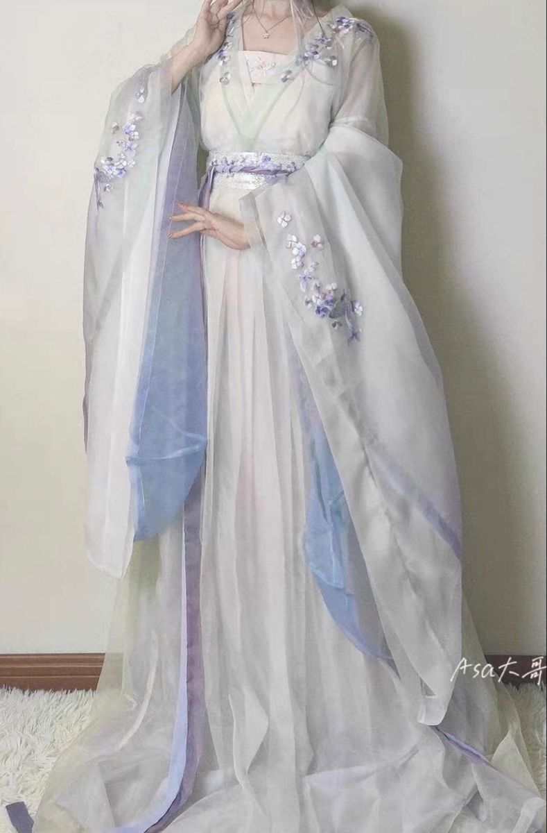 The Joy of Authentic Hanfu for a Ten-Year-Old in the Third Grade The Joy of Authentic Hanfu for a Ten-Year-Old in the Third Grade