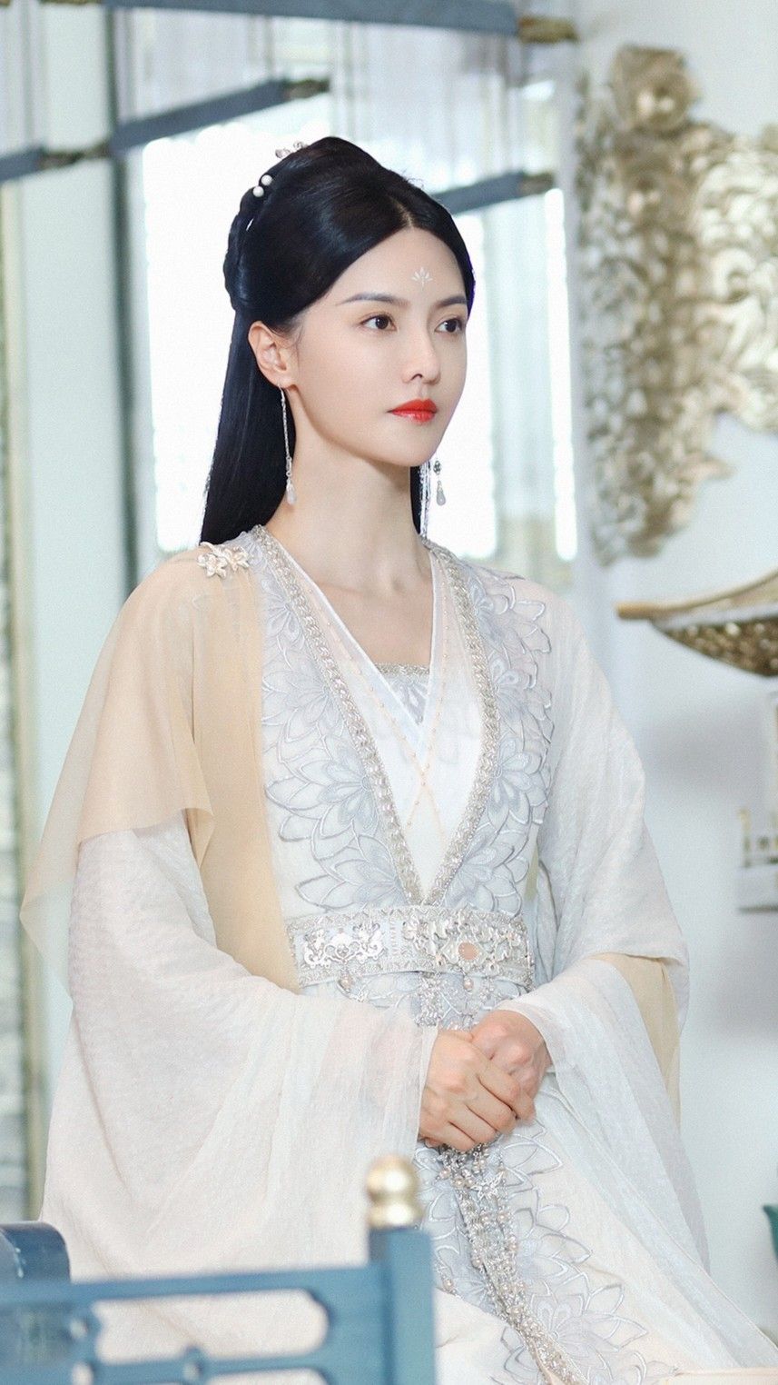 Hanfu Hair Accessories for Children:A Guide to Styling 1-3 Year Old Kids with Traditional Charm Hanfu Hair Accessories for Children:A Guide to Styling 1-3 Year Old Kids with Traditional Charm