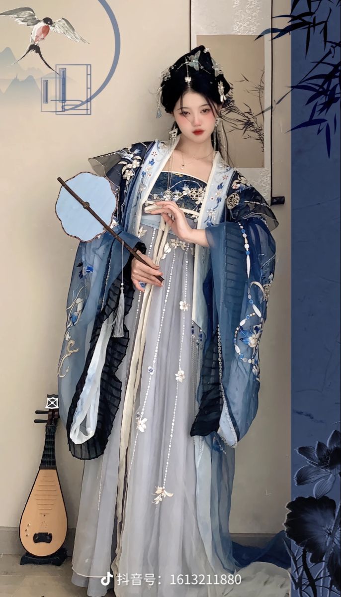 Classic Blue Chest-High Robe:The Elegance of Authentic Hanfu Qixiong Skirt Classic Blue Chest-High Robe:The Elegance of Authentic Hanfu Qixiong Skirt