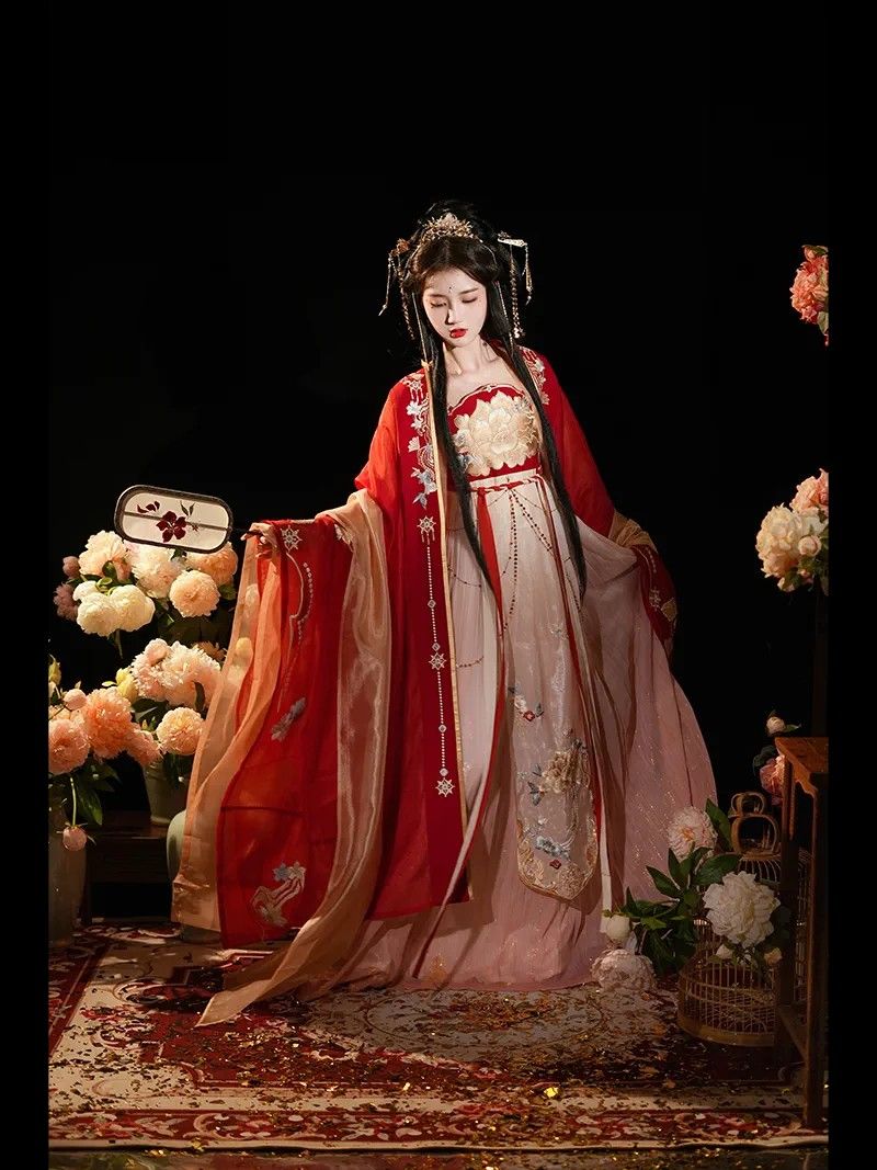 The Rise of Hanfu Fashion:A 13-Year-Old Phenomenon The Rise of Hanfu Fashion:A 13-Year-Old Phenomenon