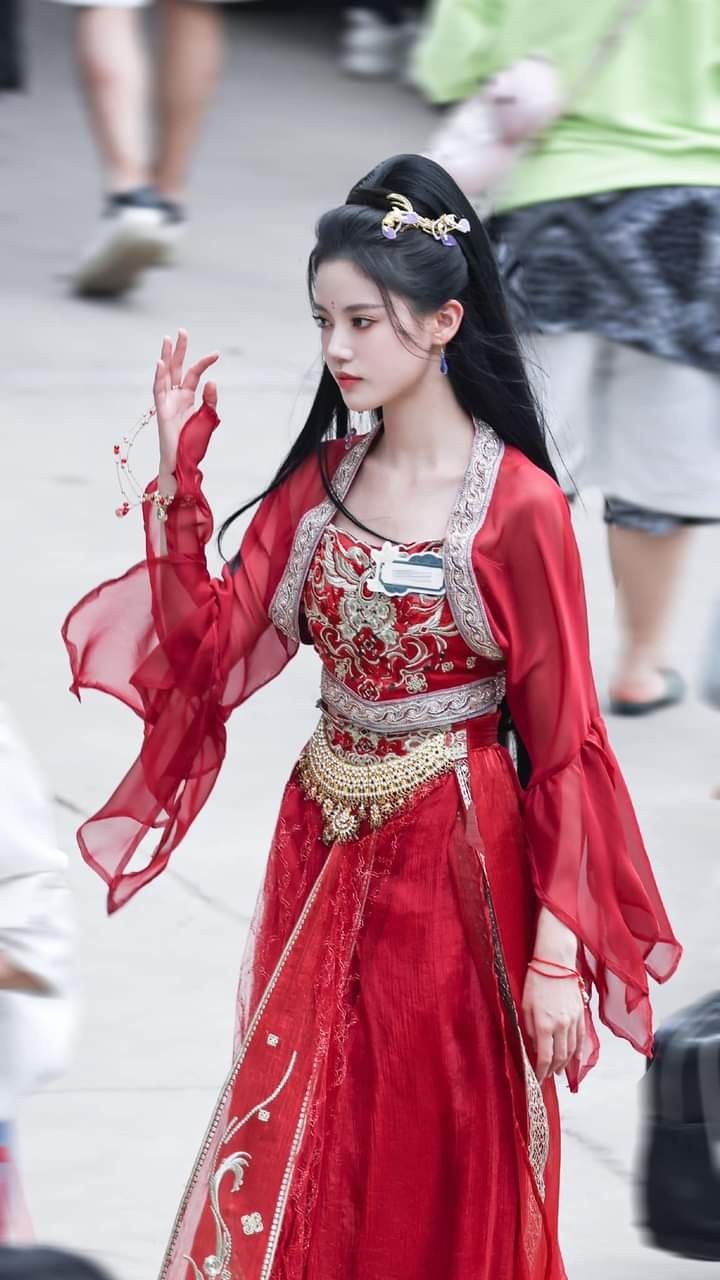 The Splendor of Red and White Horseface Skirt:A Cultural Exploration The Splendor of Red and White Horseface Skirt:A Cultural Exploration