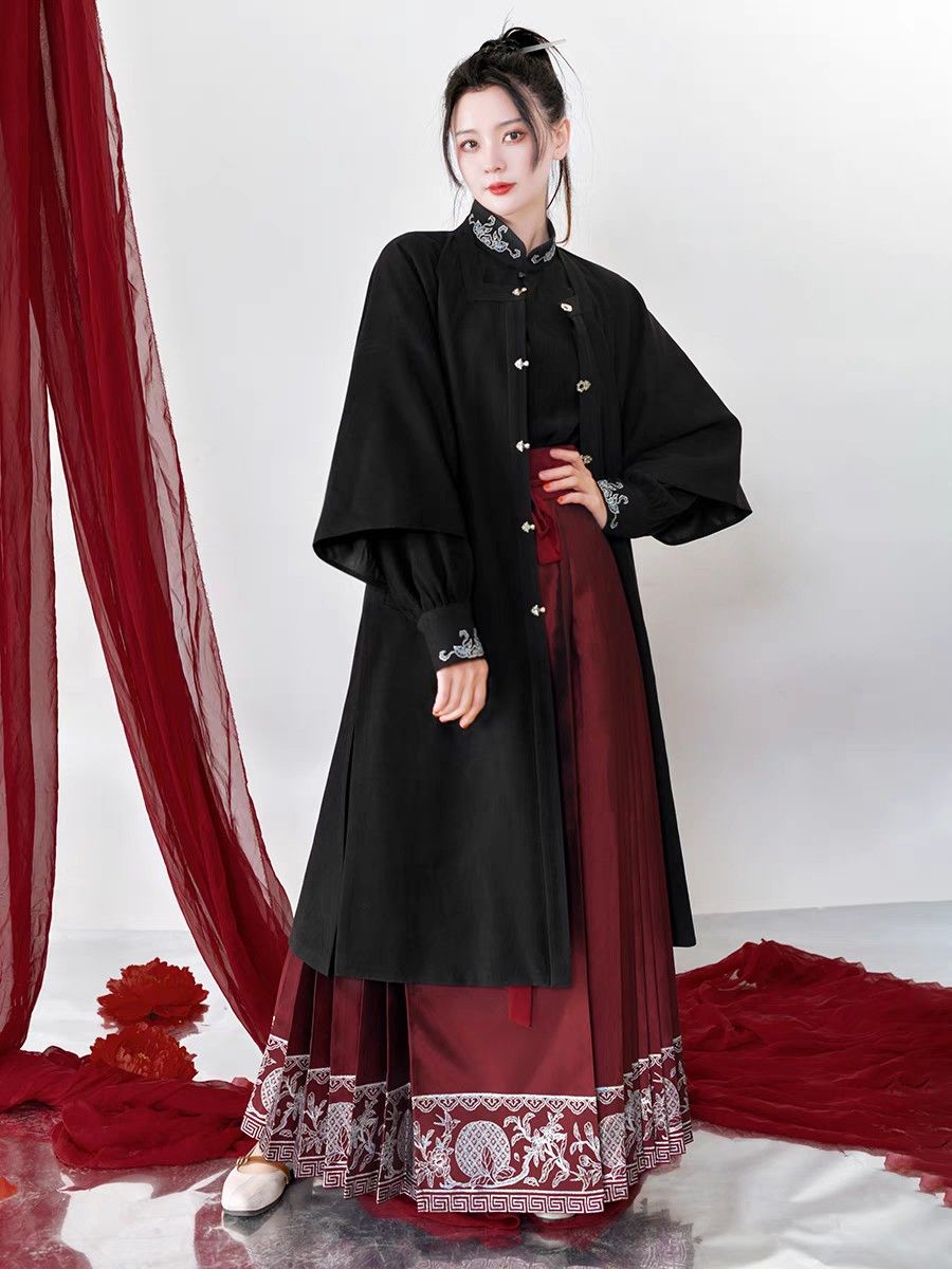 Cheongsam and High Heels in Summer:A Fashionable Blend Cheongsam and High Heels in Summer:A Fashionable Blend