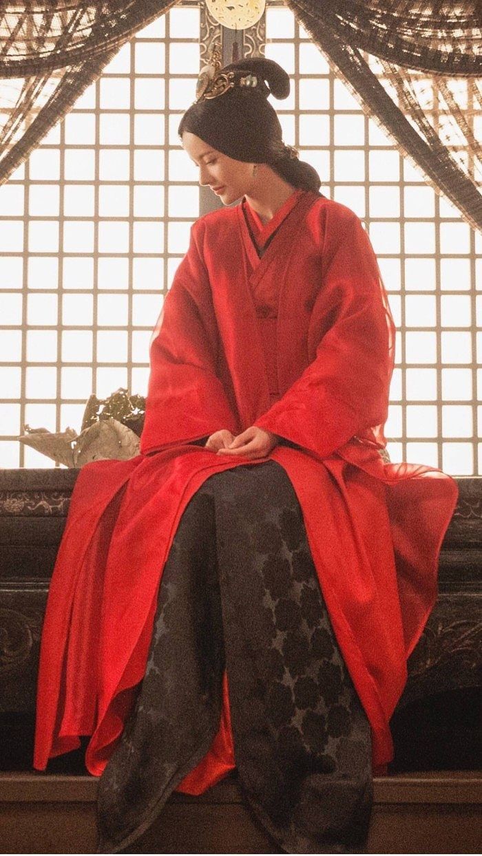 Exploring the Elegant Charm of Horseface Skirt Coats:The Xiaoxiang Style Exploring the Elegant Charm of Horseface Skirt Coats:The Xiaoxiang Style