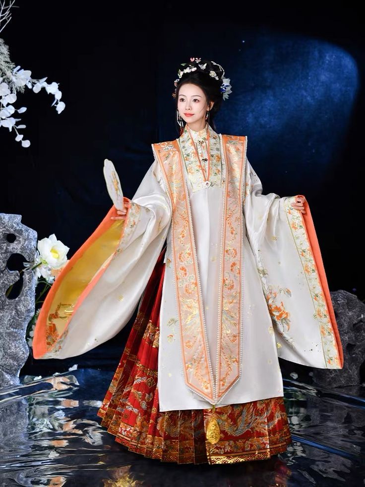 Ancient Beauty in Childlike Form:A Tale of a Child Girl in Traditional Chinese Costume Ancient Beauty in Childlike Form:A Tale of a Child Girl in Traditional Chinese Costume