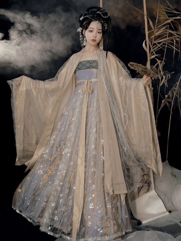 Revisiting the Original Hanfu Shop of Han and Tang Dynasties Revisiting the Original Hanfu Shop of Han and Tang Dynasties