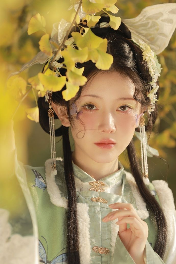 Embracing Modernity:The Evolution of Qipao in the Youth Fashion with the Aodai Style Embracing Modernity:The Evolution of Qipao in the Youth Fashion with the Aodai Style