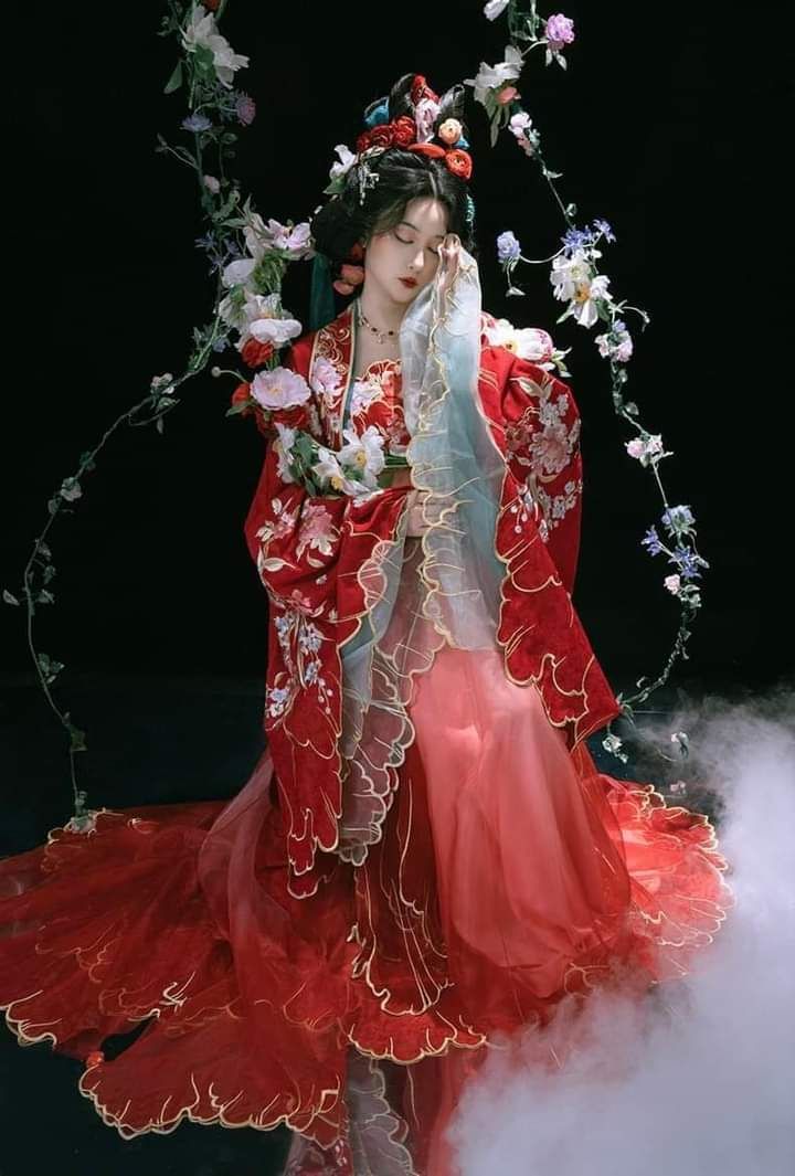 The Charm of Cheongsams Placket,Hidden Buttons and Fringes The Charm of Cheongsams Placket,Hidden Buttons and Fringes