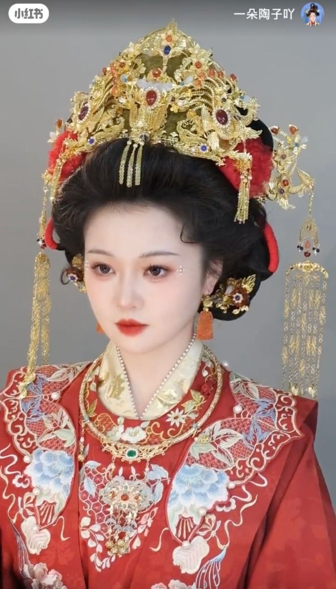 Embracing the Elegance of Cheongsam:A Guide to Styling and Body Conscious Women Embracing the Elegance of Cheongsam:A Guide to Styling and Body Conscious Women