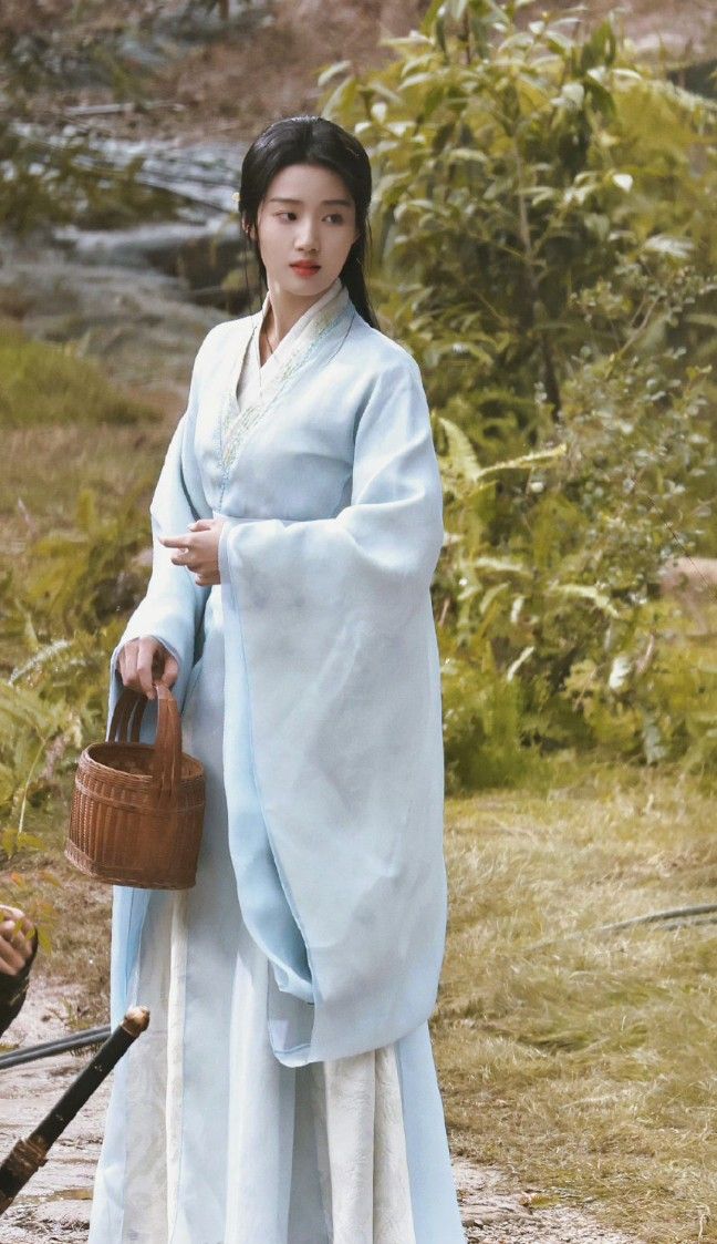 The Elegance of a Cape-Style Cheongsam Skirt:A Journey into Traditional Chinese Beauty The Elegance of a Cape-Style Cheongsam Skirt:A Journey into Traditional Chinese Beauty