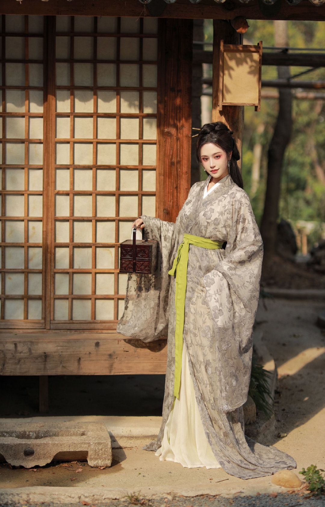 Elegant Advanced Tailored Cheongsam:A Refinement of Traditional Elegance Elegant Advanced Tailored Cheongsam:A Refinement of Traditional Elegance