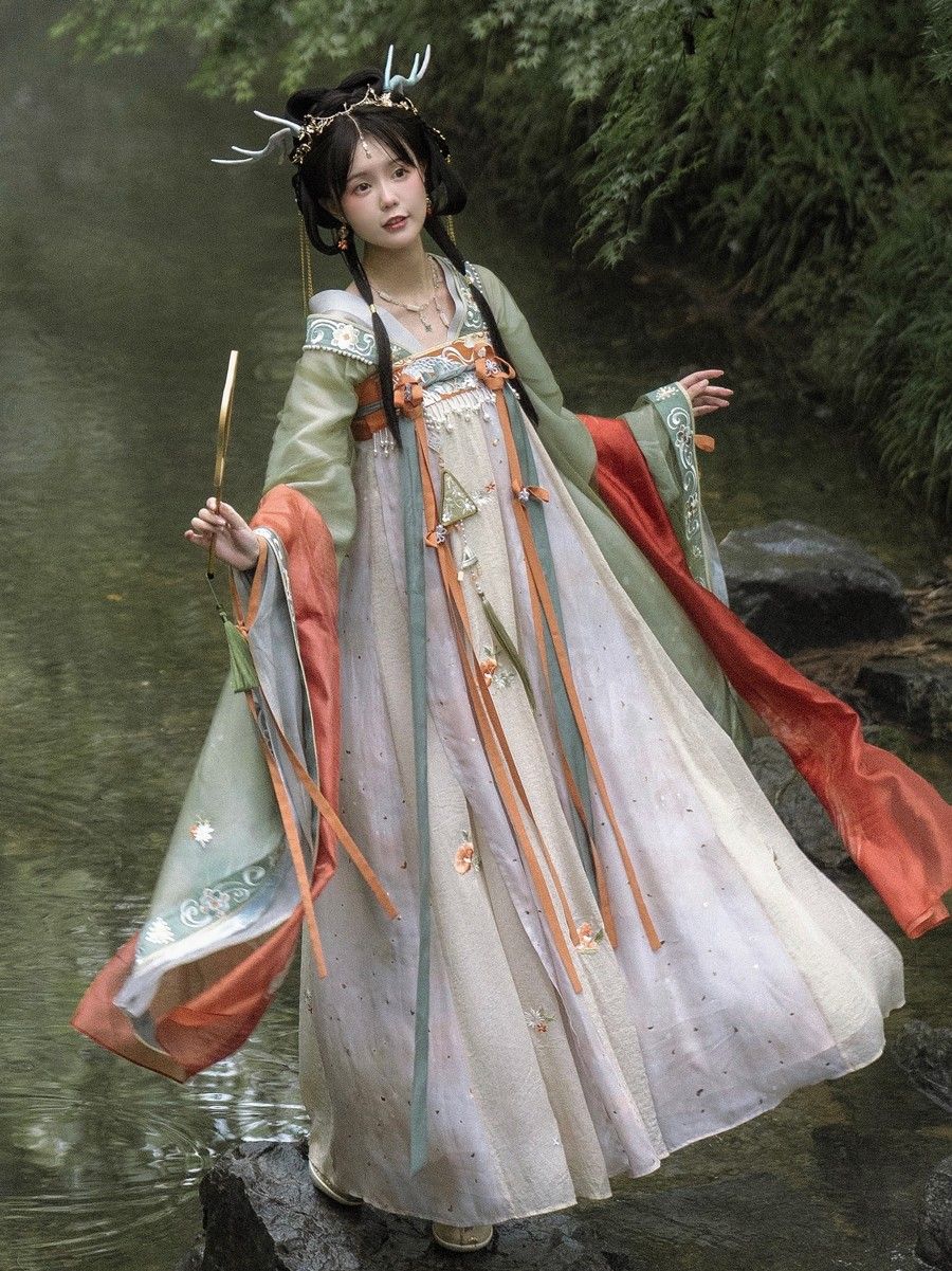 Hood-Styled Hanfu for Autumn Winter Girls:A Blend of Tradition and Fashion Hood-Styled Hanfu for Autumn Winter Girls:A Blend of Tradition and Fashion
