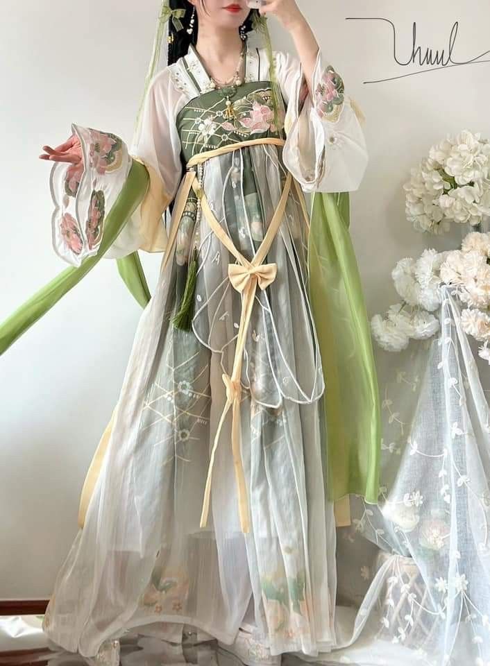 Ethnic Fusion:The Enchantment of Chinese-Style Cheongsam in Modern Fashion Ethnic Fusion:The Enchantment of Chinese-Style Cheongsam in Modern Fashion
