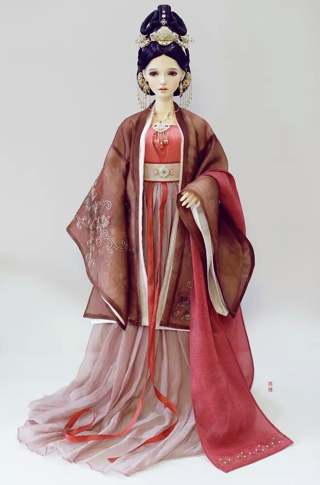The Enchantment of Hanfu Hair Accessories in a Blush of Pink The Enchantment of Hanfu Hair Accessories in a Blush of Pink