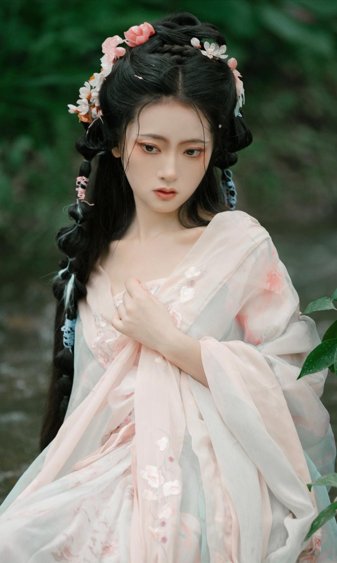 Exploring the New Chinese Fashion:The Revival of Ma Mian Skirts in Modern Style Exploring the New Chinese Fashion:The Revival of Ma Mian Skirts in Modern Style