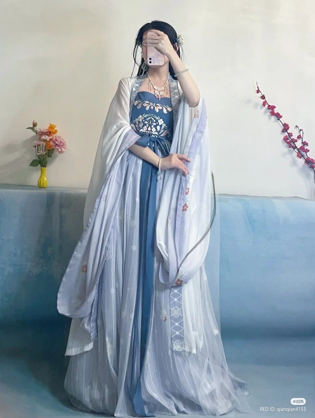 Little Girl in Traditional Hanfu Robes:Embracing the Beauty of Ancient Chinese Fashion Little Girl in Traditional Hanfu Robes:Embracing the Beauty of Ancient Chinese Fashion