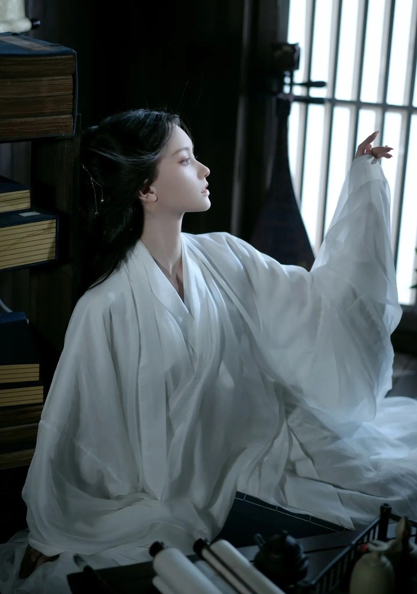 Elegant Hanfu Fashion Show with Exquisite Props Elegant Hanfu Fashion Show with Exquisite Props
