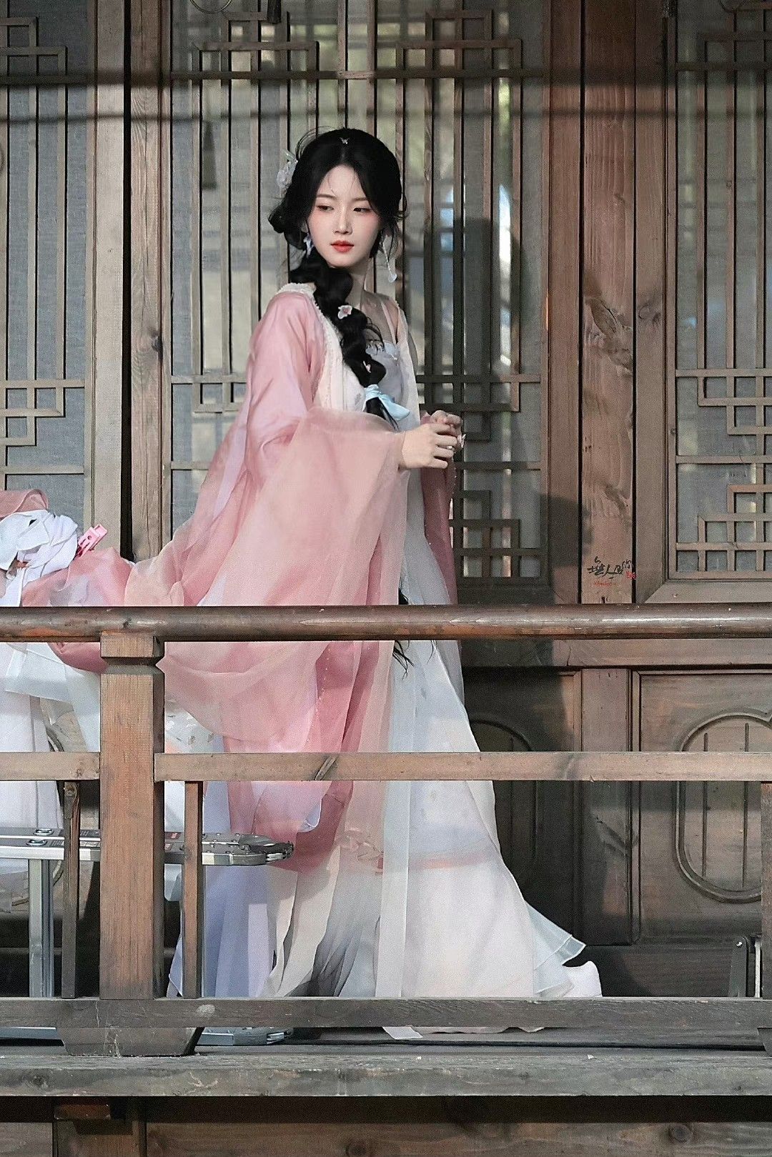 Night Shanghais Cheongsam Elegance:The Rich阔太太s World Night Shanghais Cheongsam Elegance:The Rich阔太太s World