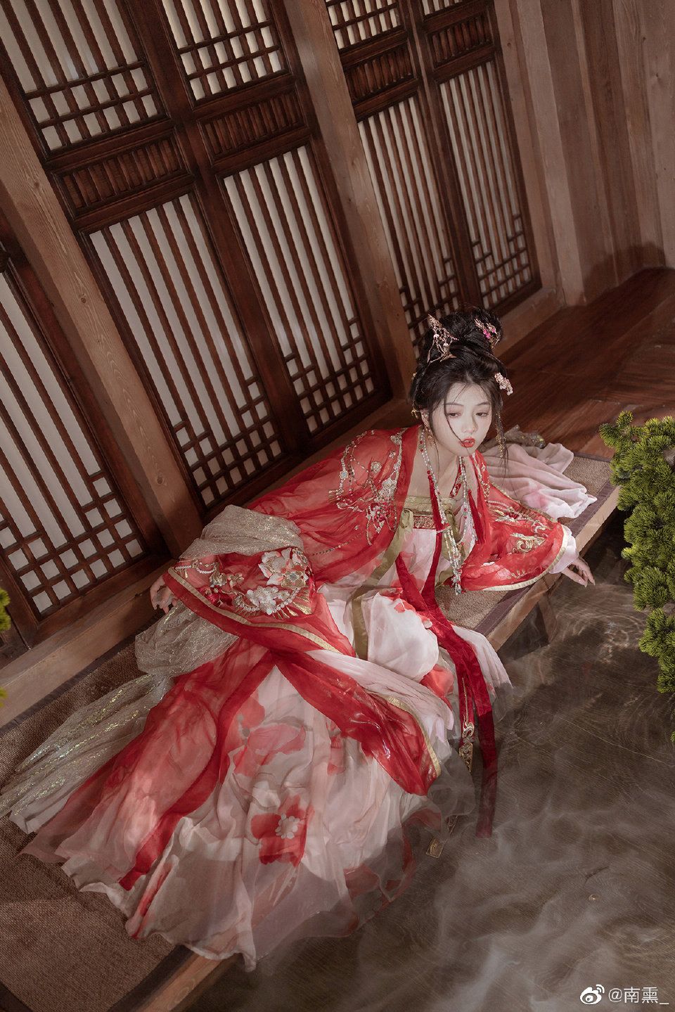 Ming Dynasty Hanfu Child:The Splendor of a Little Girls Traditional Attire Ming Dynasty Hanfu Child:The Splendor of a Little Girls Traditional Attire