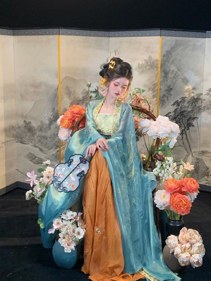 Cloud-Inspired Original Hanfu Fashion:Unveiling the Splendor of Traditional Chinese Elegance Cloud-Inspired Original Hanfu Fashion:Unveiling the Splendor of Traditional Chinese Elegance