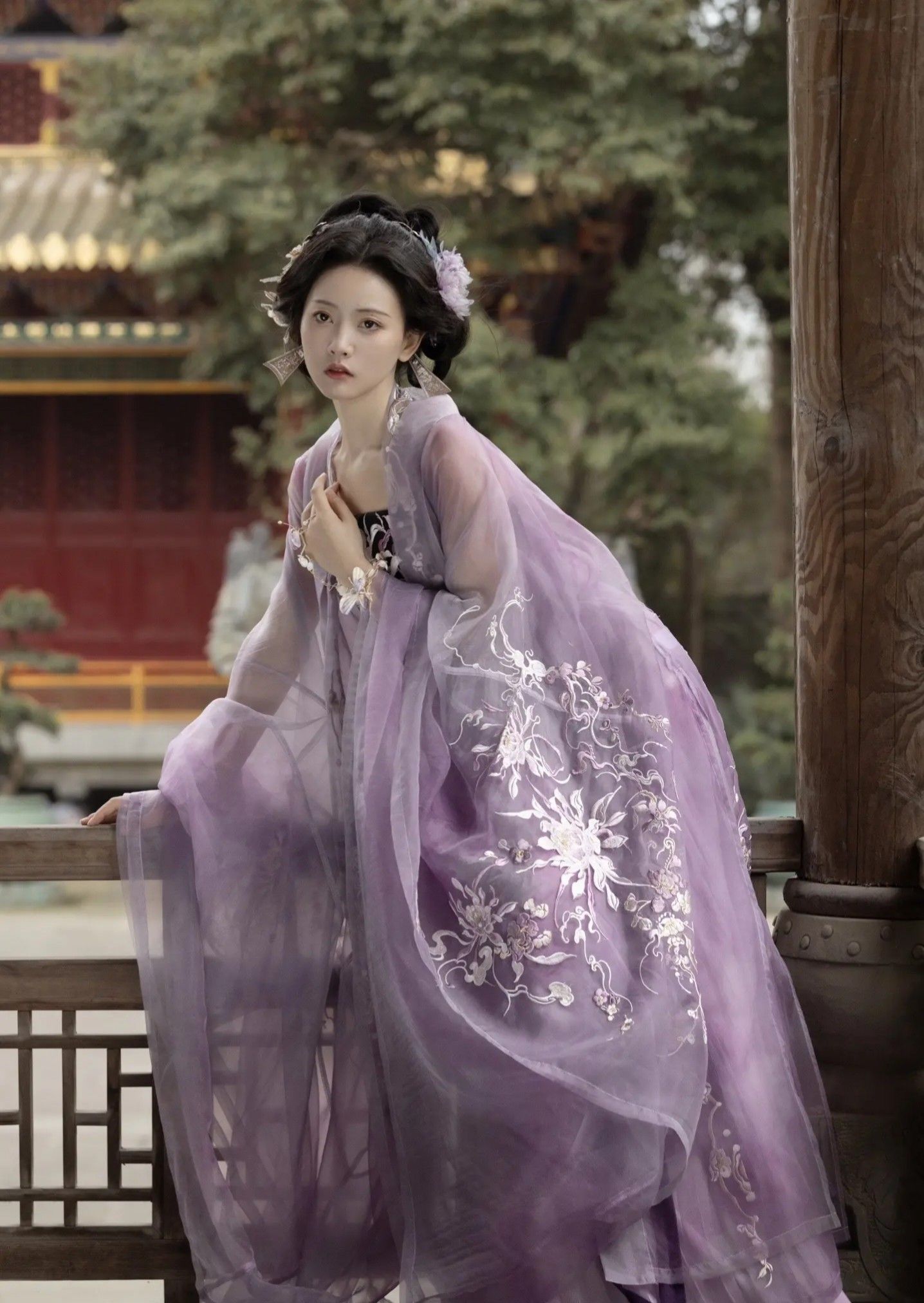 Reimagining the Traditional Cheongsam:Innovations in the Long-Style Qipao Dress Reimagining the Traditional Cheongsam:Innovations in the Long-Style Qipao Dress